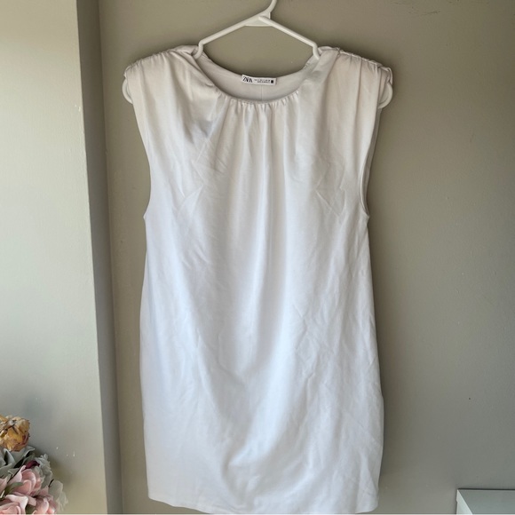 Selling this gorgeous ZARA casual mini white dress with shoulder pad. - Picture 3 of 4